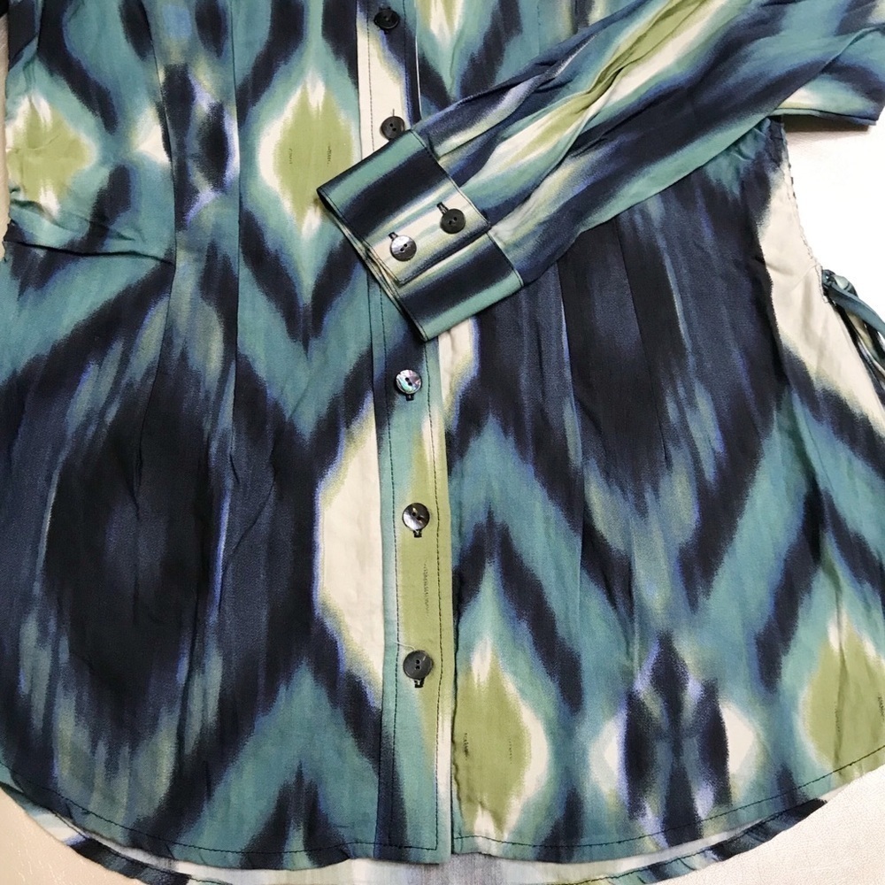 Finley Amanda Drawstring Button Close Top Sz S - image 4